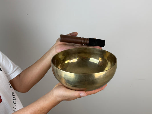 Earthen Pulse Tibetan Singing Bowl – E3 & A5 – 20 cm – SB-067