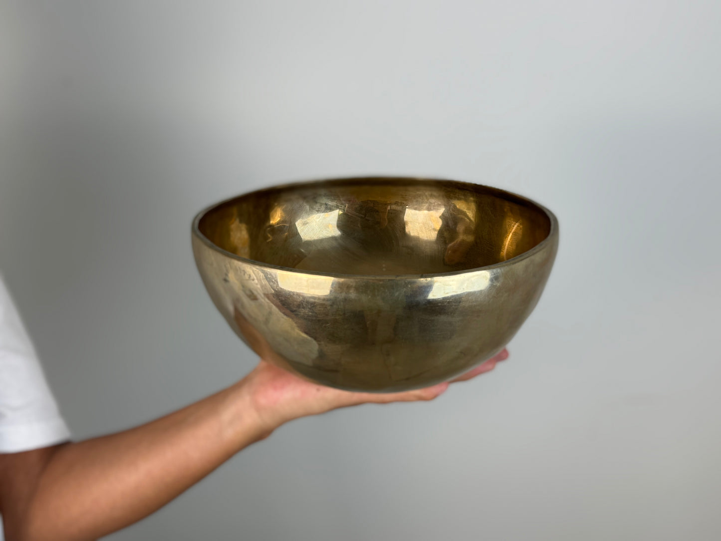 Spacious-Resonance Hand-Beaten Tibetan Singing Bowl – C♯3 & G5 | SB-016