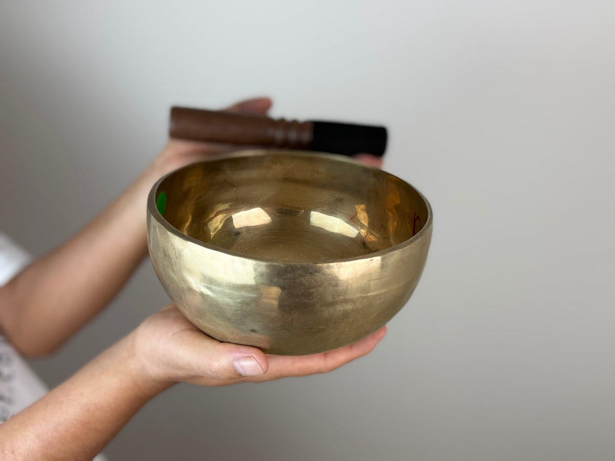 Bright Horizon Tibetan Singing Bowl – A3 & D♯6 – 18 cm – SB-042