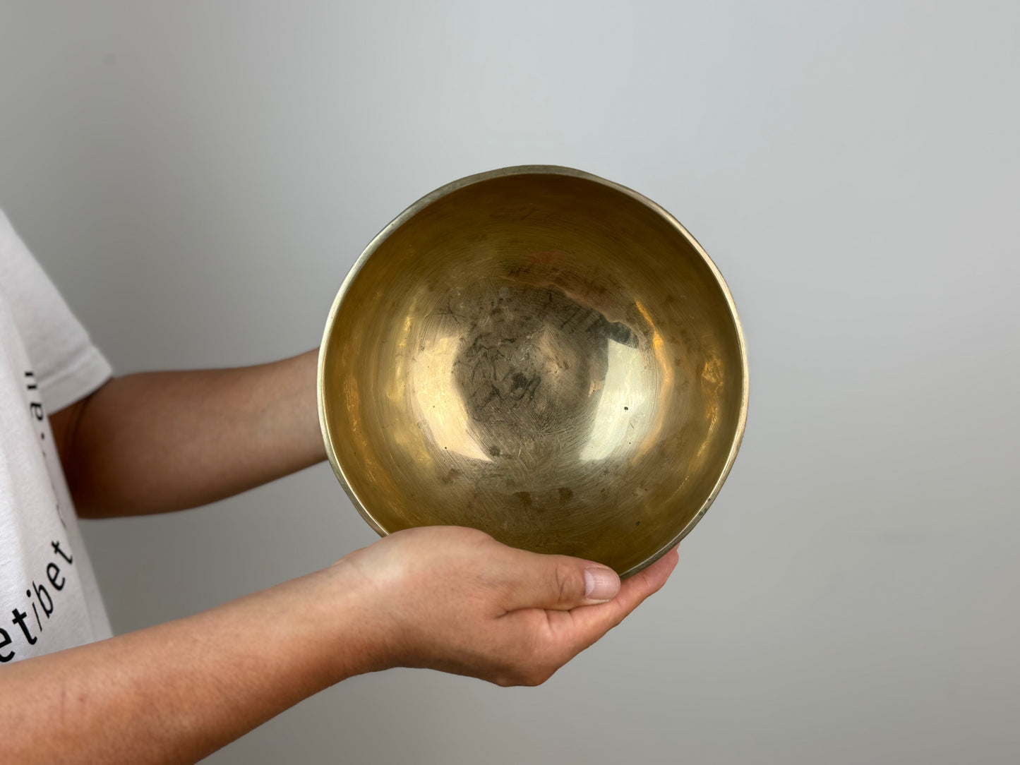 Focused-Harmony Hand-Beaten Tibetan Singing Bowl – G♯3 & C♯6 | SB-036