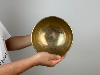 Focused-Harmony Hand-Beaten Tibetan Singing Bowl – G♯3 & C♯6 | SB-036
