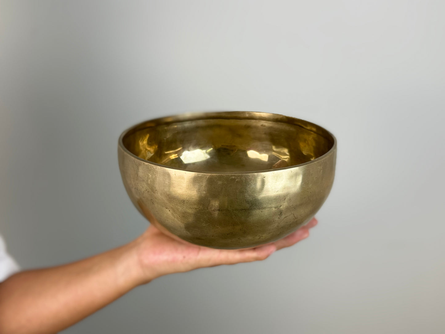 Layered-Resonance Hand-Beaten Tibetan Singing Bowl – E3 & A♯5 | SB-015