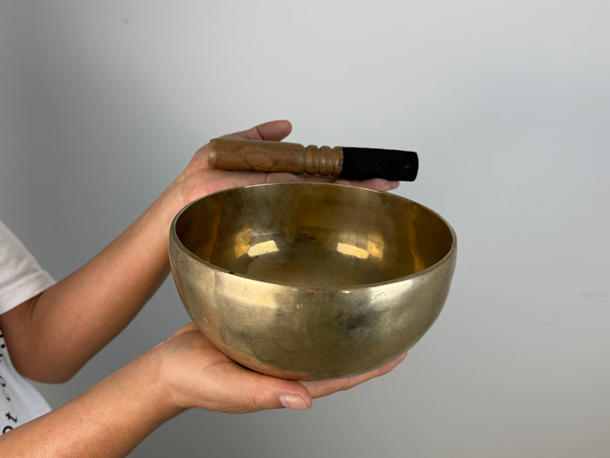 Warm-Resonance Hand-Beaten Tibetan Singing Bowl – B3 & D♯6 | SB-012