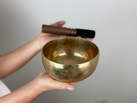 Bright Spirit Tibetan Singing Bowl – E4 & G♯6 – 15 cm – SB-050