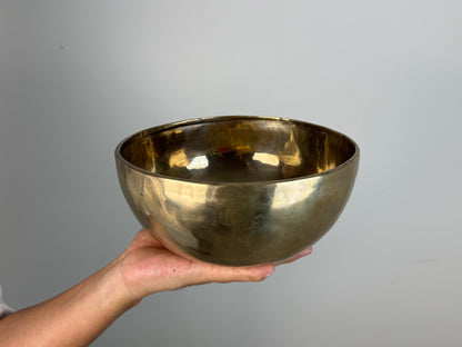 Golden-Resonance Hand-Beaten Tibetan Singing Bowl – E3 & A5 | SB-020