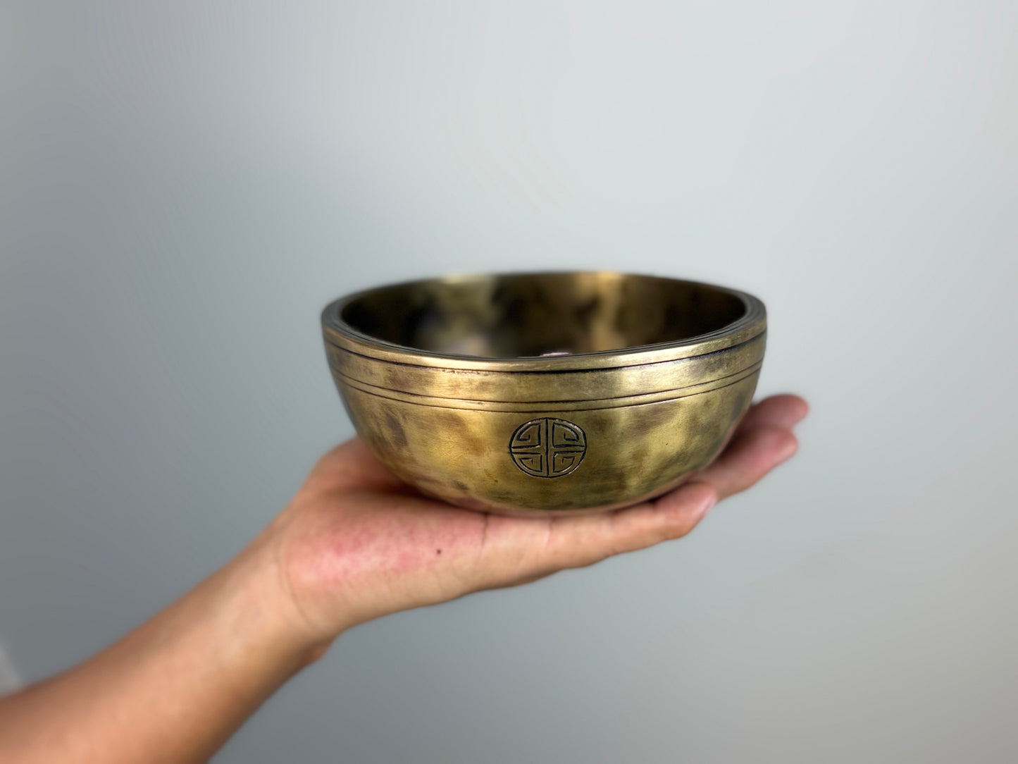 Delicate-Tone Hand-Beaten Tibetan Singing Bowl – C5 & E7 | SB-025