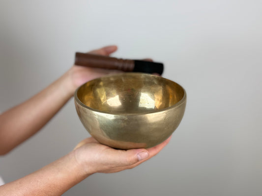 Harmonic Light Tibetan Singing Bowl – A♯3 & E6 – 17 cm – SB-055