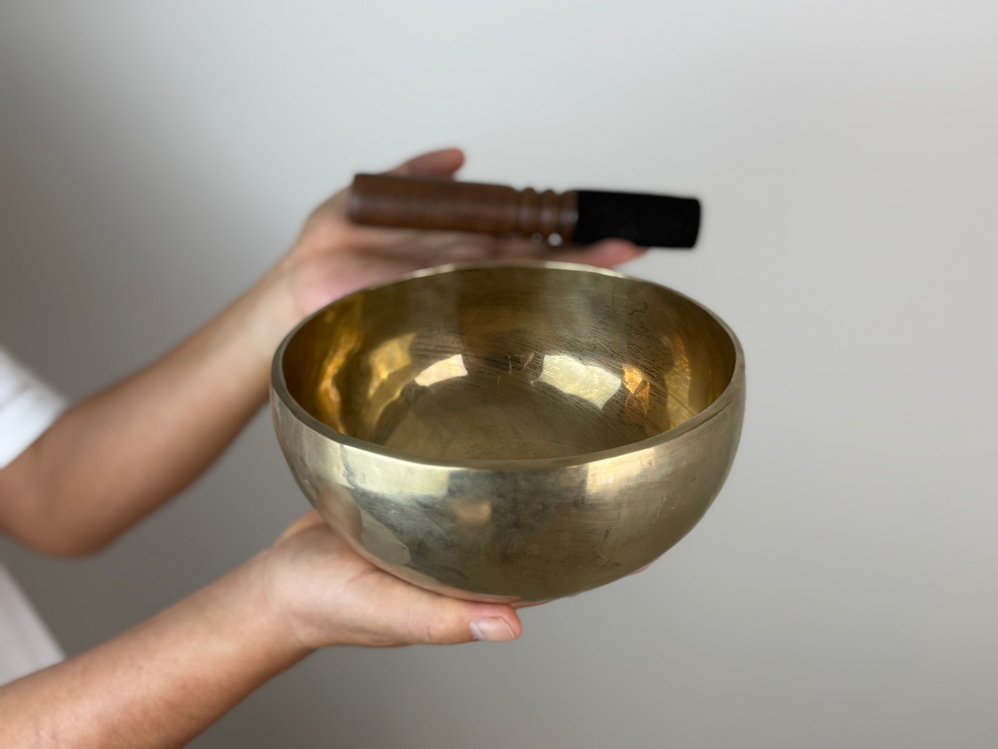 Radiant-Tone Hand-Beaten Tibetan Singing Bowl – A♯3 & E6 | SB-038