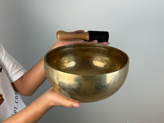 Powerful-Resonance Hand-Beaten Tibetan Singing Bowl – D3 & G♯5 | SB-022
