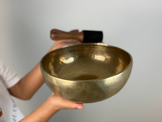 Deep-Sounding Hand-Beaten Tibetan Singing Bowl – C♯3 & G5 | SB-004