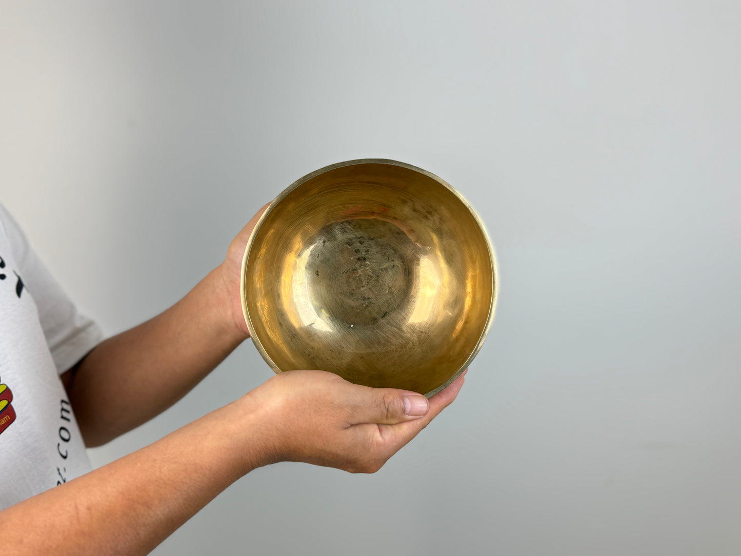 Radiant-Tone Hand-Beaten Tibetan Singing Bowl – A♯3 & E6 | SB-019