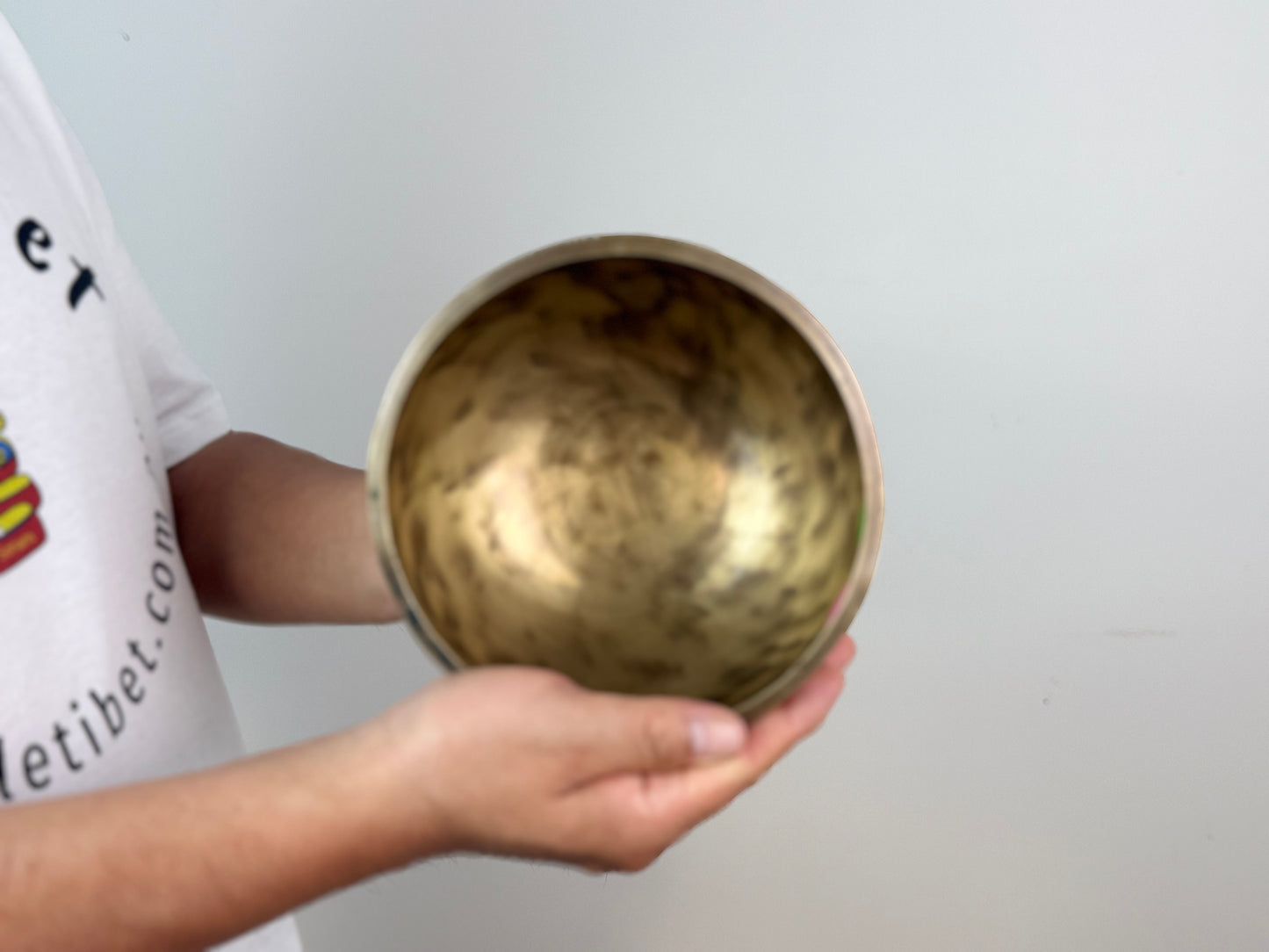 Focused-Resonance Hand-Beaten Tibetan Singing Bowl – G4 & C7 | SB-030