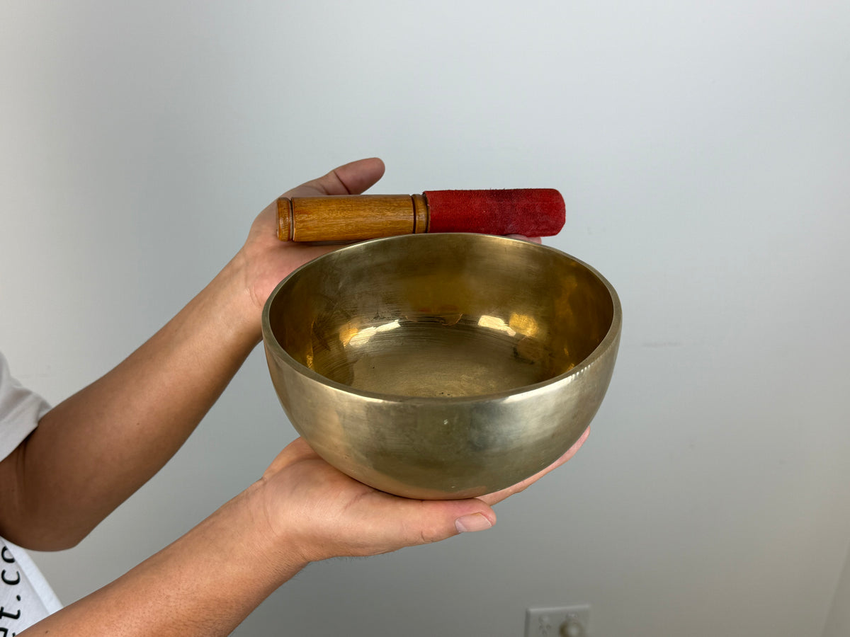 Radiant-Tone Hand-Beaten Tibetan Singing Bowl – A♯3 & E6 | SB-019