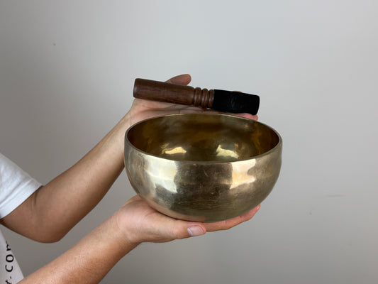 Inner Current Tibetan Singing Bowl – G♯3 & C♯6 – 17.5 cm – SB-065