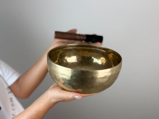 Resonant Dawn Hand-Beaten Singing Bowl – Note D♯3 | SB-069