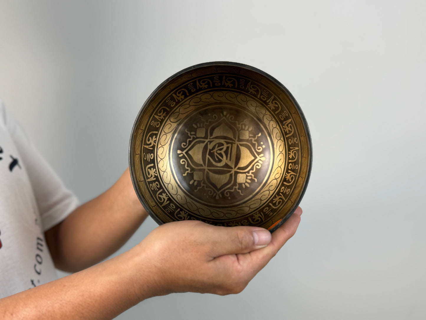 Chakra-Motif Hand-Beaten Tibetan Singing Bowl – B3 & E6 | SB-021