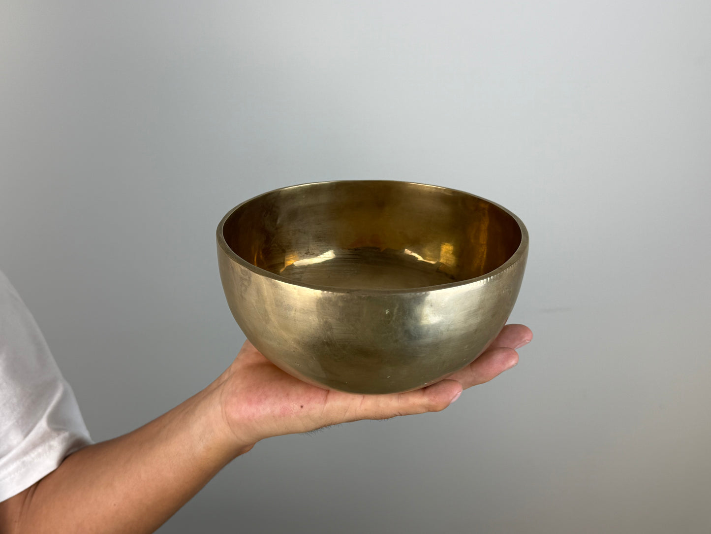 Radiant-Tone Hand-Beaten Tibetan Singing Bowl – A♯3 & E6 | SB-019
