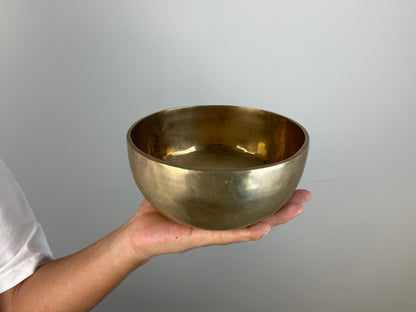 Radiant-Tone Hand-Beaten Tibetan Singing Bowl – A♯3 & E6 | SB-019