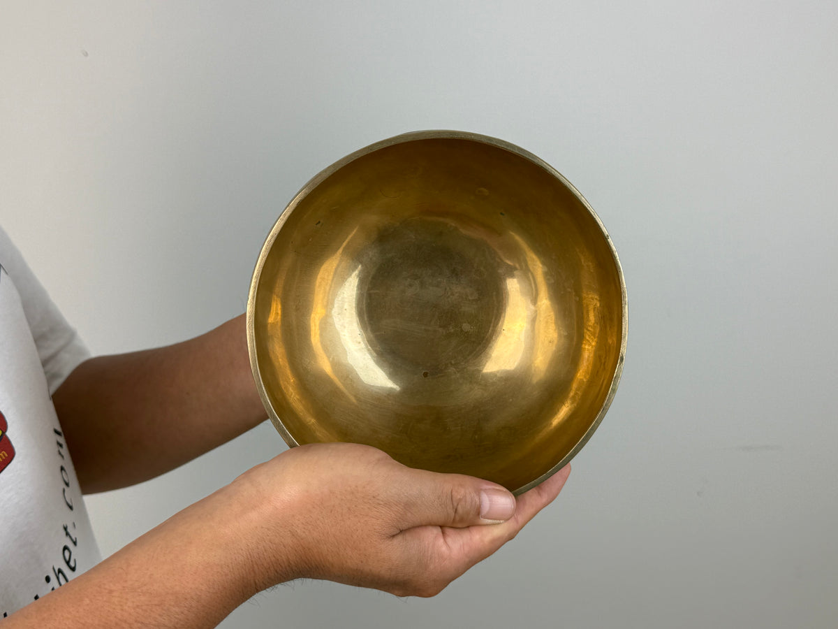 Clear-Tone Hand-Beaten Tibetan Singing Bowl – G♯3 & D6 | SB-008
