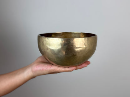 Bright Horizon Tibetan Singing Bowl – A3 & D♯6 – 18 cm – SB-042