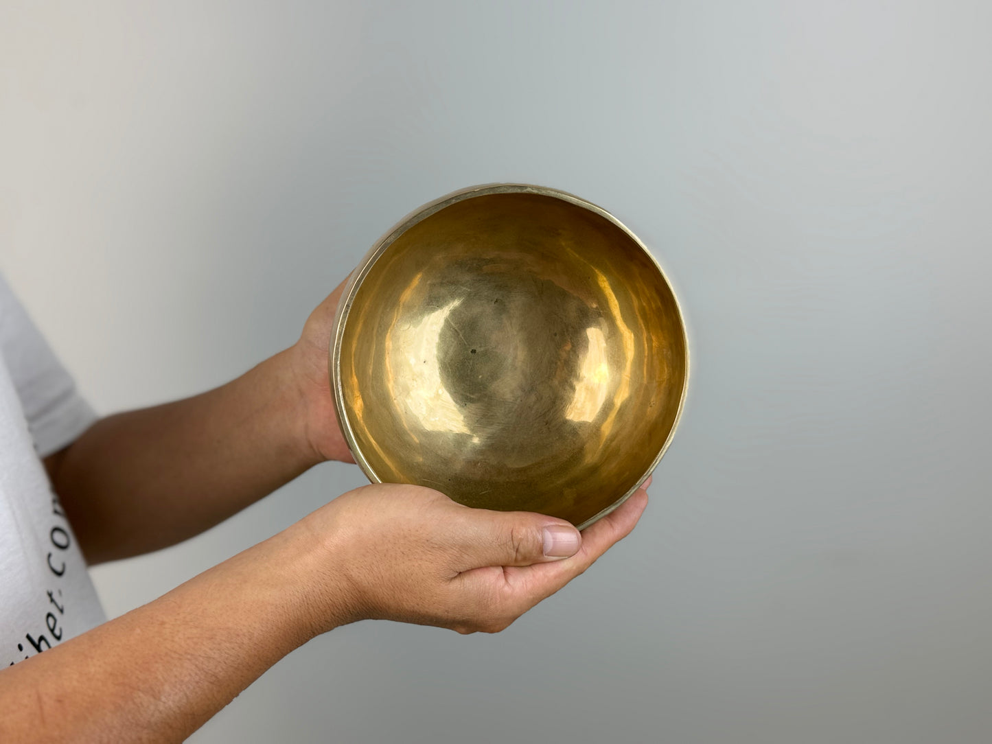 Clear-Voice Hand-Beaten Tibetan Singing Bowl – E4 & A6 | SB-028