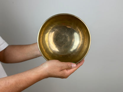 Radiant-Tone Hand-Beaten Tibetan Singing Bowl – A♯3 & E6 | SB-038