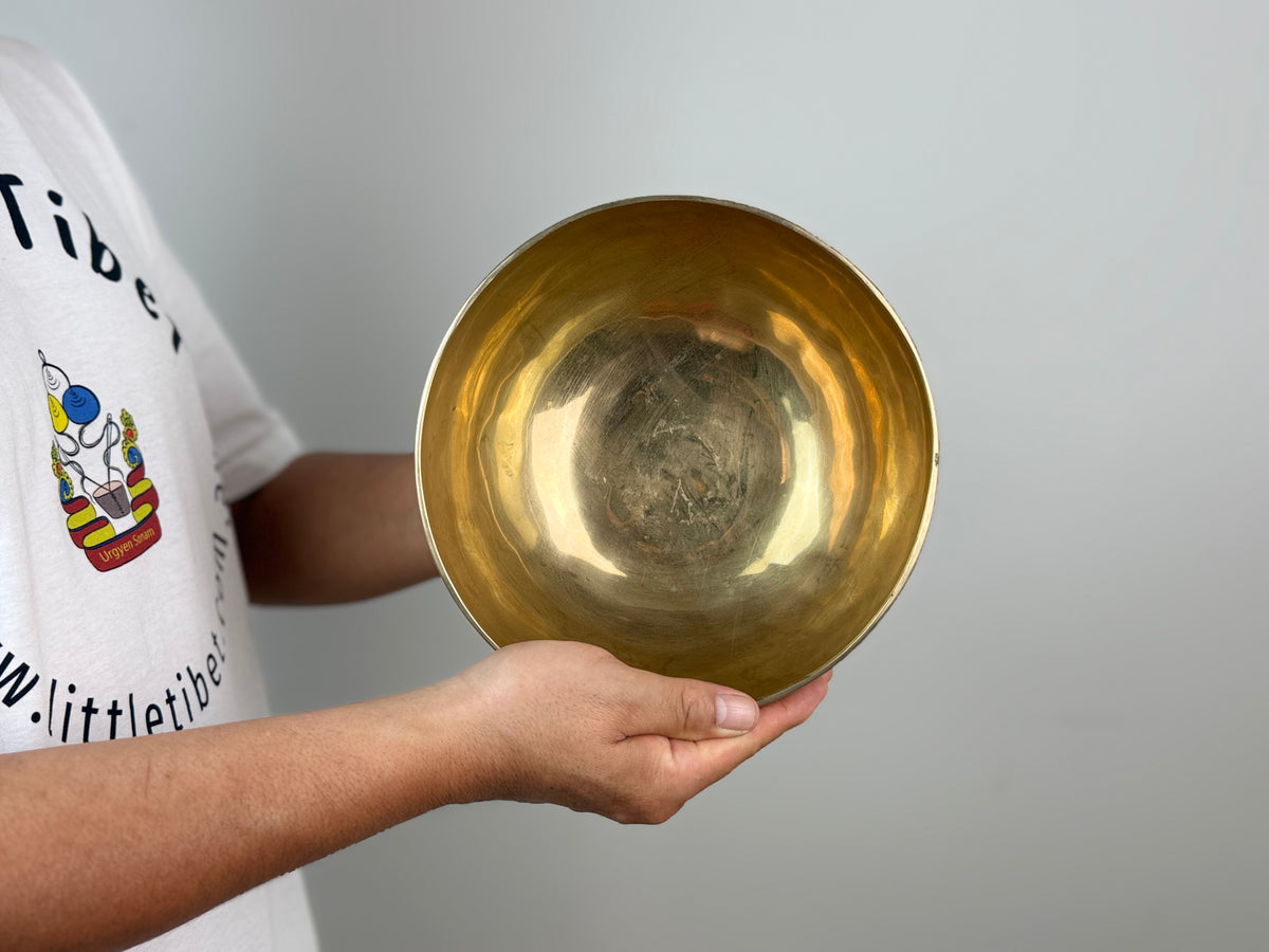 Gentle-Resonance Hand-Beaten Tibetan Singing Bowl – D♯3 & G♯5 | SB-034