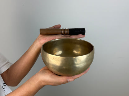 Luminous-Tone Hand-Beaten Tibetan Singing Bowl – C♯4 & F♯6 | SB-010