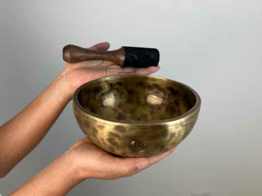 Full Moon Hand-Beaten Tibetan Singing Bowl – E4 & A6 | SB-006