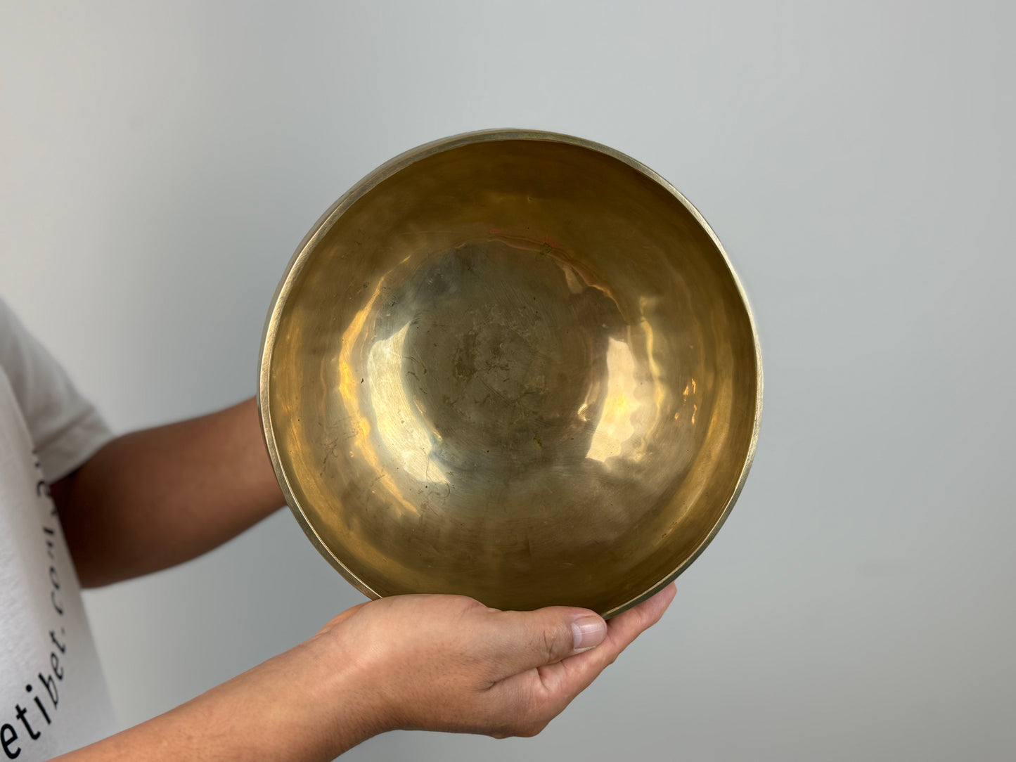 Full Moon Hand-Beaten Tibetan Singing Bowl – E3 & A5 | SB-002