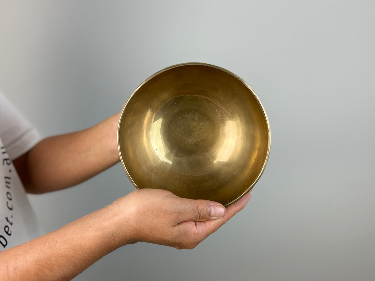 Melodic-Resonance Hand-Beaten Tibetan Singing Bowl – G♯3 & C♯6 | SB-026