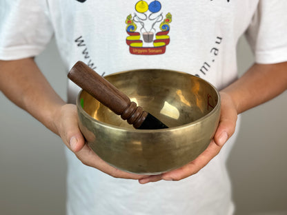 Bright Horizon Tibetan Singing Bowl – A3 & D♯6 – 18 cm – SB-042
