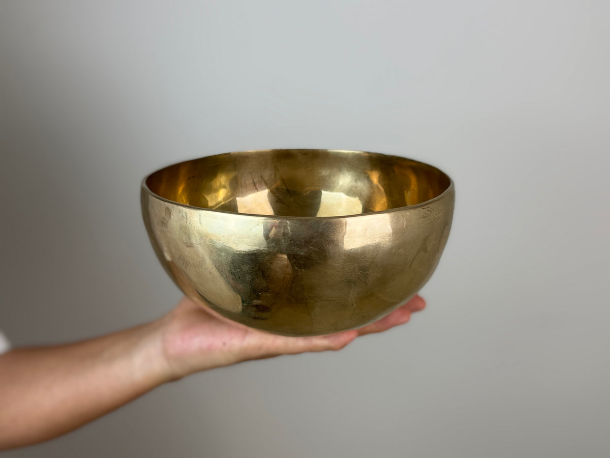 Gentle-Resonance Hand-Beaten Tibetan Singing Bowl – D♯3 & G♯5 | SB-034