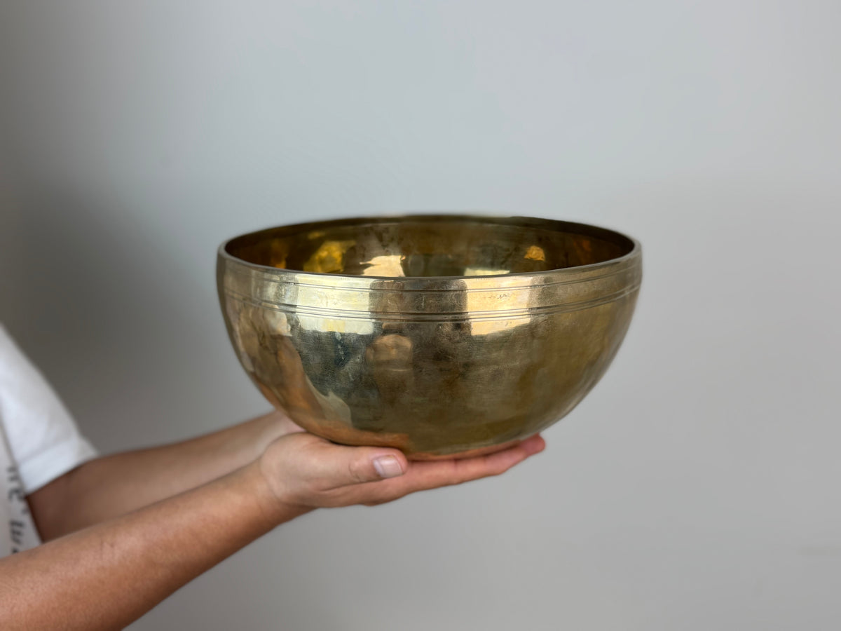 Earth-Tone Hand-Beaten Tibetan Singing Bowl – G♯2 & D♯5 | SB-032