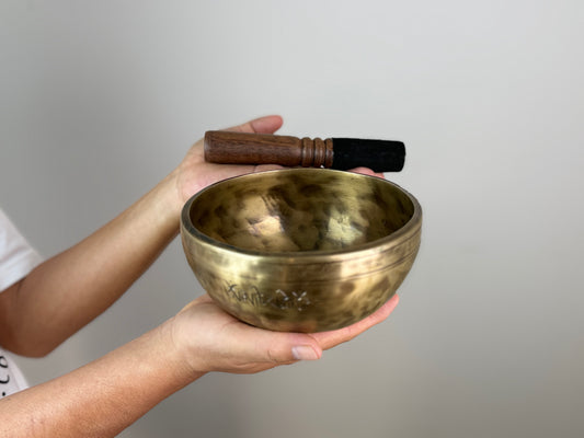 Focused-Resonance Hand-Beaten Tibetan Singing Bowl – G4 & C7 | SB-030