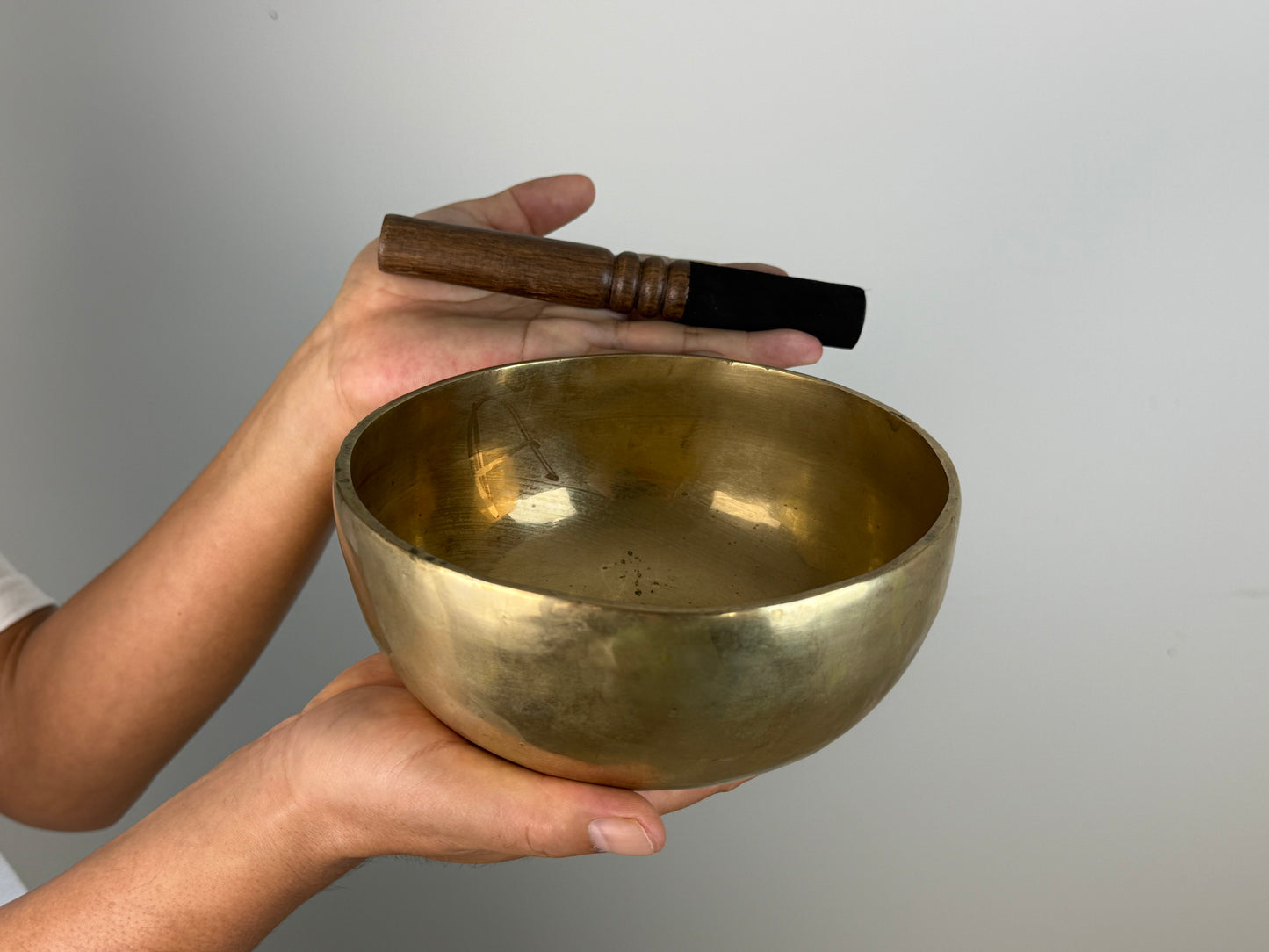 Balanced-Resonance Hand-Beaten Tibetan Singing Bowl – A♯3 & E6 | SB-013
