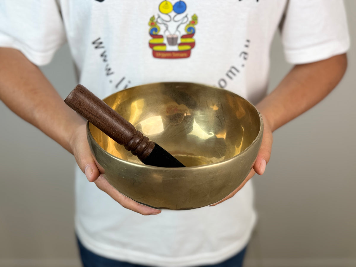 Gentle-Resonance Hand-Beaten Tibetan Singing Bowl – D♯3 & G♯5 | SB-034