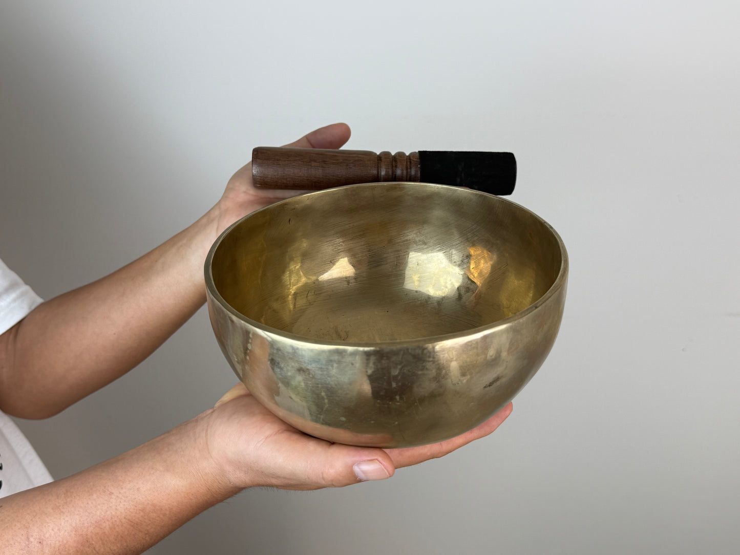 Focused-Harmony Hand-Beaten Tibetan Singing Bowl – G♯3 & C♯6 | SB-036