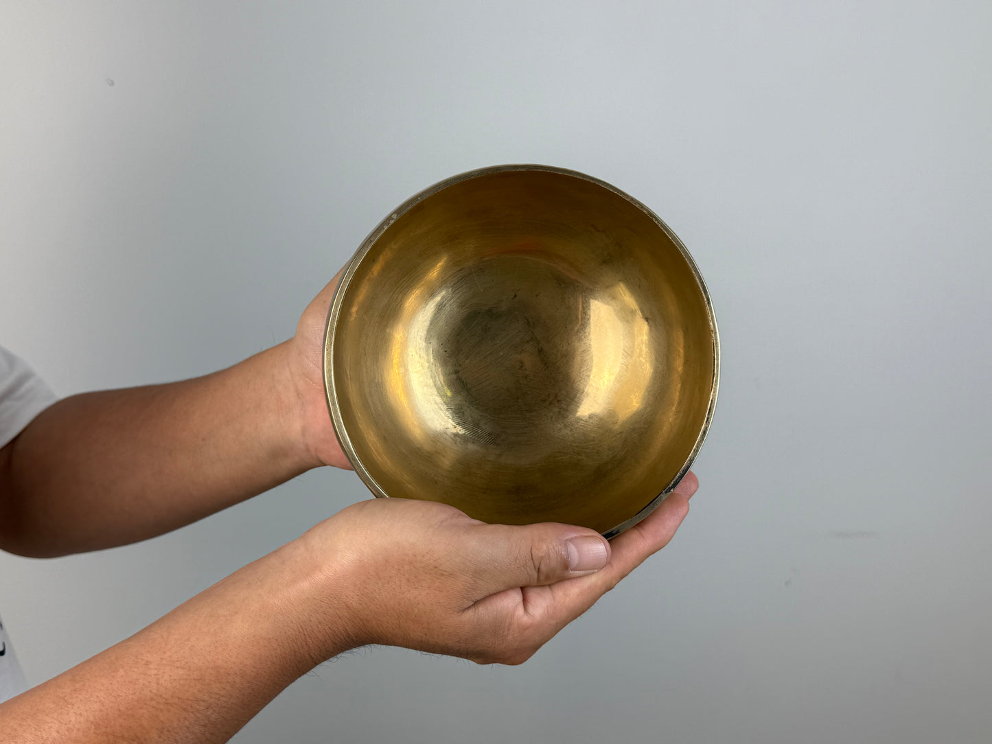 Bell-Tone Hand-Beaten Tibetan Singing Bowl – E4 & G♯6 | SB-018