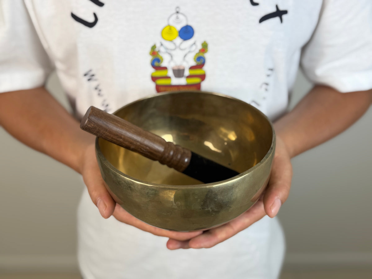 Clear-Tone Hand-Beaten Tibetan Singing Bowl – G♯3 & D6 | SB-008