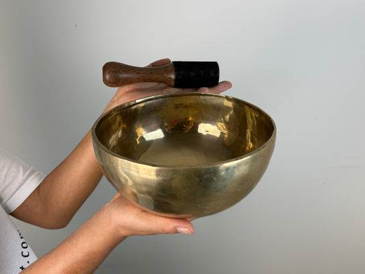 Golden-Resonance Hand-Beaten Tibetan Singing Bowl – E3 & A5 | SB-020