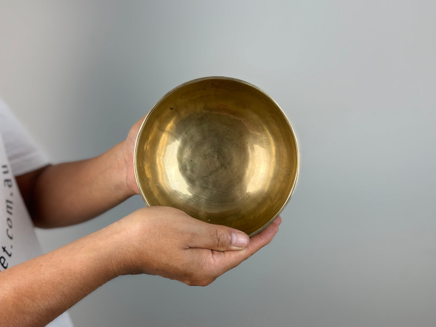 Sparkling-Resonance Hand-Beaten Tibetan Singing Bowl – D♯4 & G♯6 | SB-027