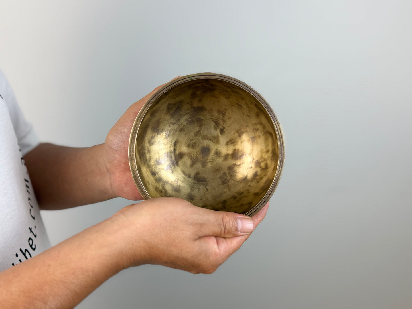 Delicate-Tone Hand-Beaten Tibetan Singing Bowl – C5 & E7 | SB-025