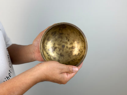 Delicate-Tone Hand-Beaten Tibetan Singing Bowl – C5 & E7 | SB-025