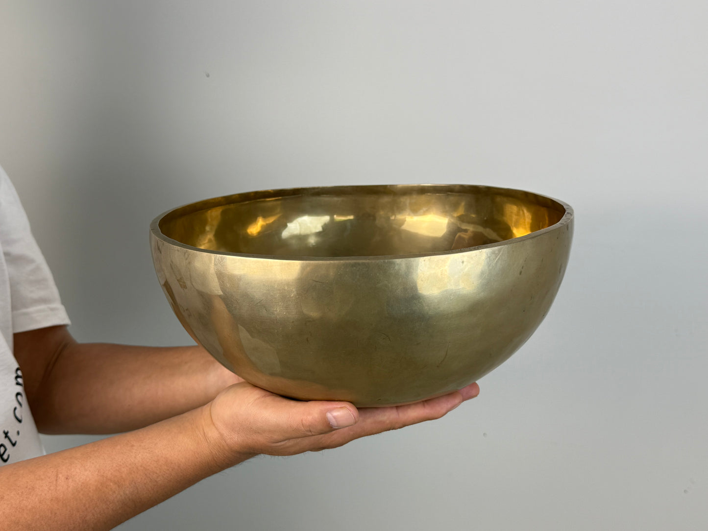 Grand-Resonance Hand-Beaten Tibetan Singing Bowl – G♯2 & D♯5 | SB-014