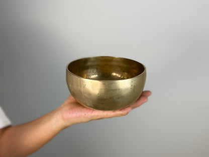 Sparkling-Resonance Hand-Beaten Tibetan Singing Bowl – D♯4 & G♯6 | SB-027