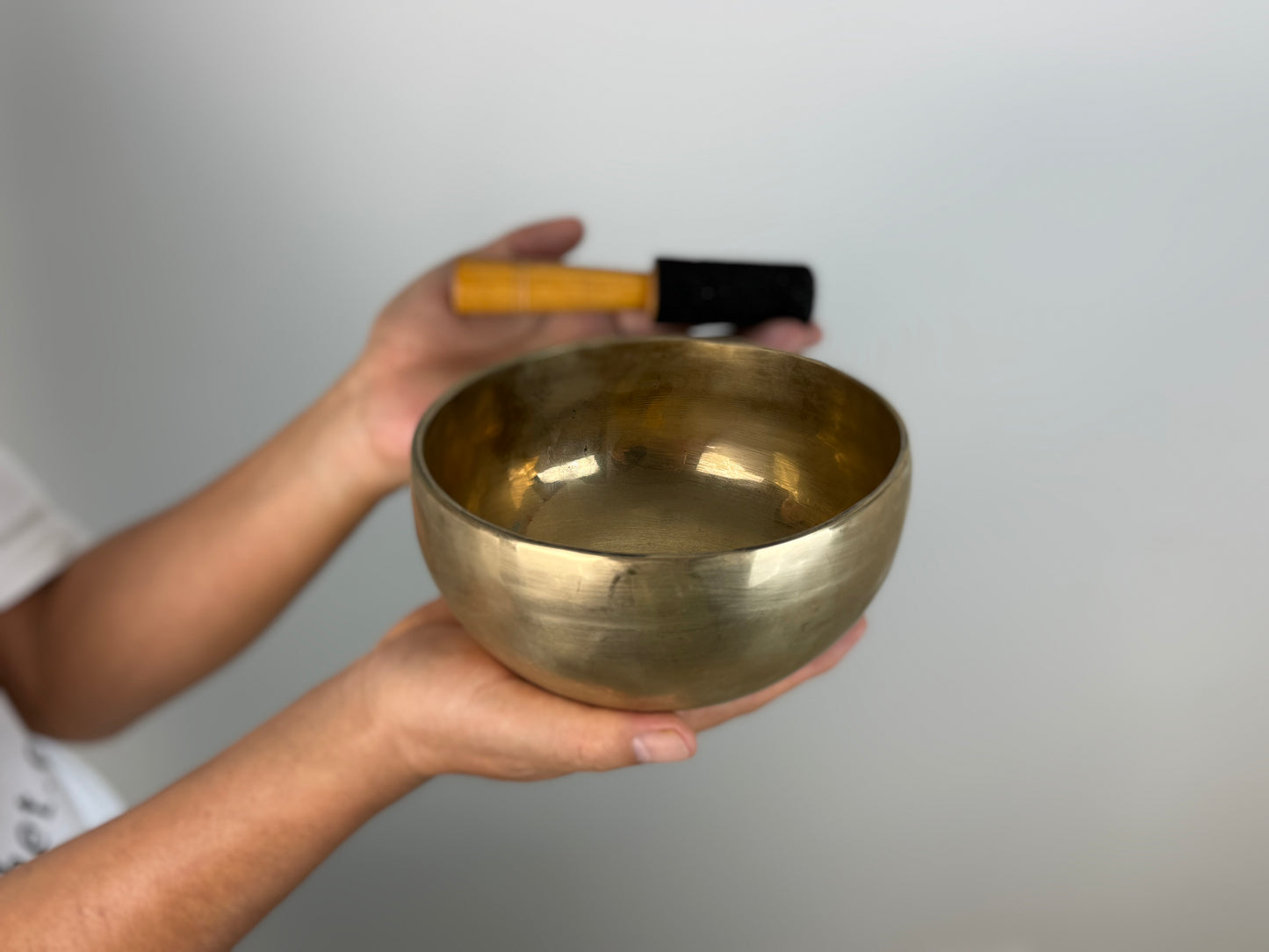 Bell-Tone Hand-Beaten Tibetan Singing Bowl – E4 & G♯6 | SB-018