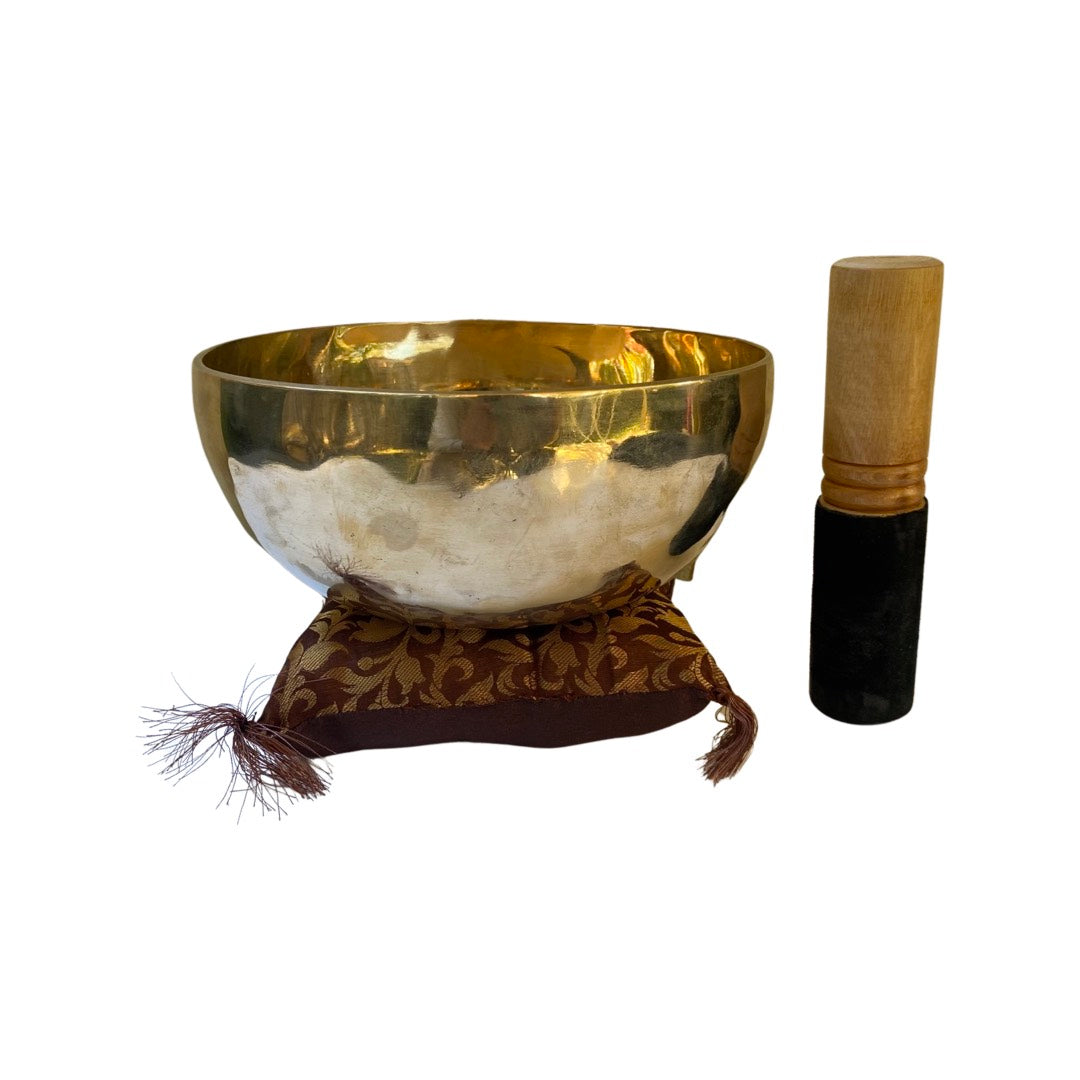 Cleansing deep sounding Singing Bowl, Hand beaten-Note C