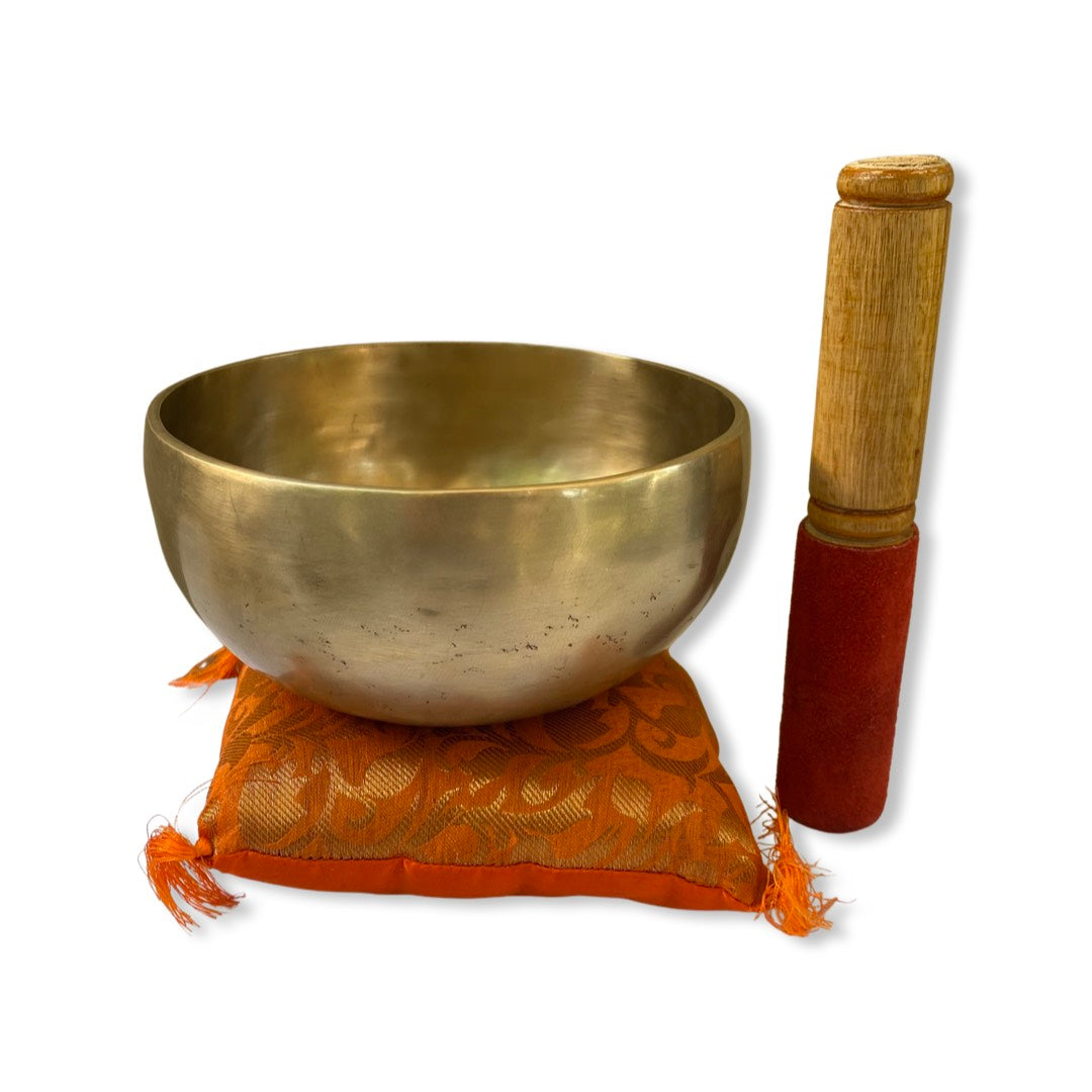 Full moon Singing Bowl, Hand beaten-Note E