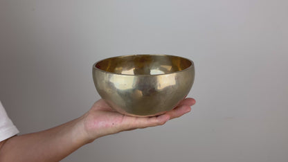 Clear Awakening Tibetan Singing Bowl – D♯4 & A6 – 16 cm – SB-043